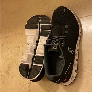 On running cloud shoes